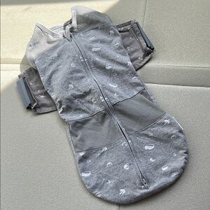 Happiest Baby Gray Swaddle with Double Zipper for Snoo Bassinet 0-2 M